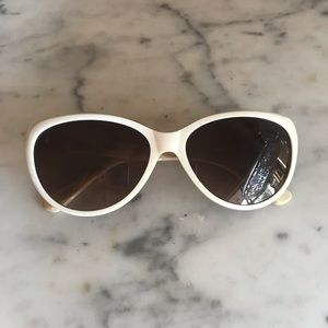 O by Oscar De La Renta white framed sunglasses